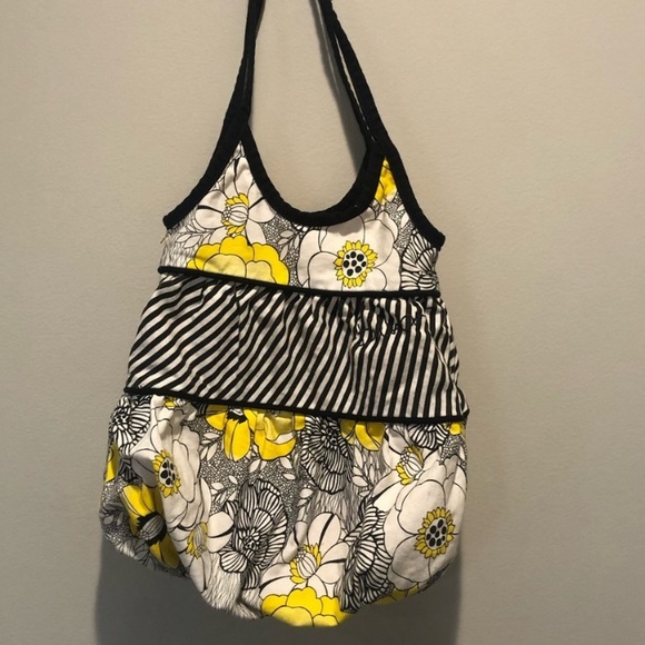 Floral/Geo print bucket bag - Picture 2 of 4